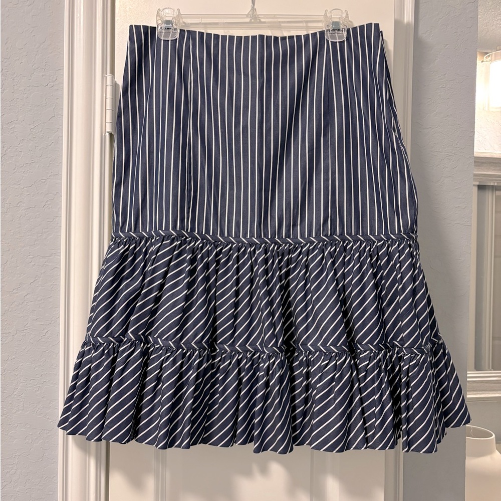Ralph Lauren beautiful midi skirt with full pleated bottom
